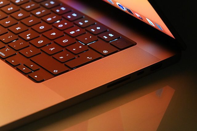 Apple M2 Max 32GB