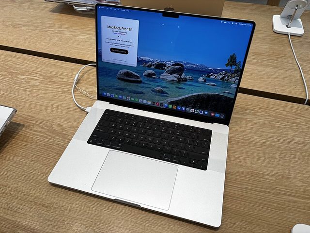 Apple M4 Max 36GB
